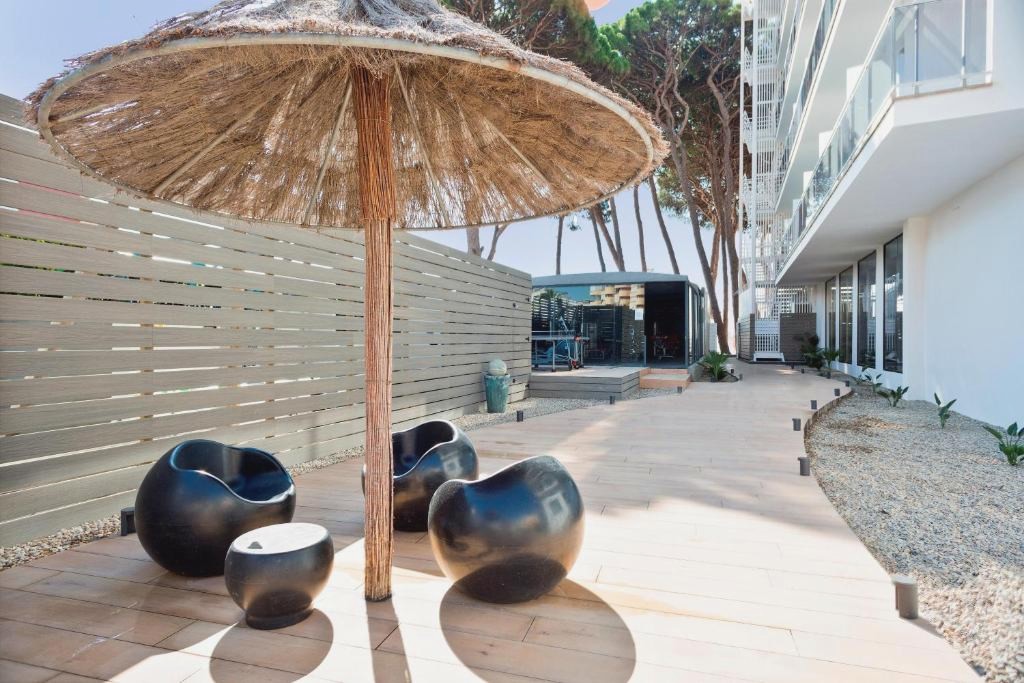 1ª línea de playa en Hotel 4* en la Pineda