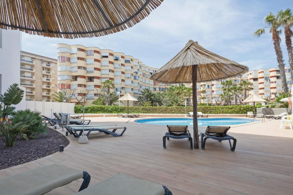 1ª línea de playa en Hotel 4* en la Pineda