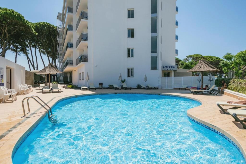 1ª línea de playa en Hotel 4* en la Pineda