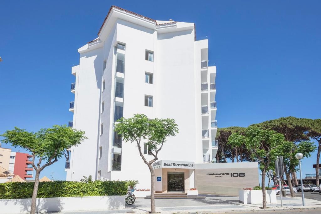 1ª línea de playa en Hotel 4* en la Pineda