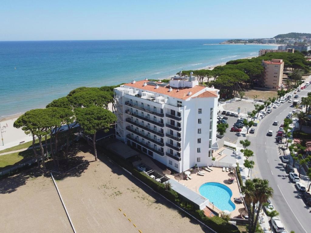 1ª línea de playa en Hotel 4* en la Pineda