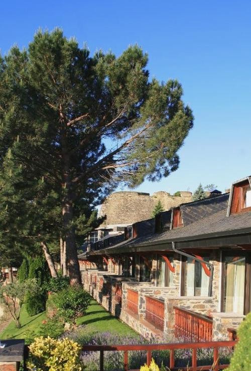 ¡Bienestar en los Pirineos! Tu estancia en La Seu d'Urgell con acceso al spa - El Castell de Ciutat