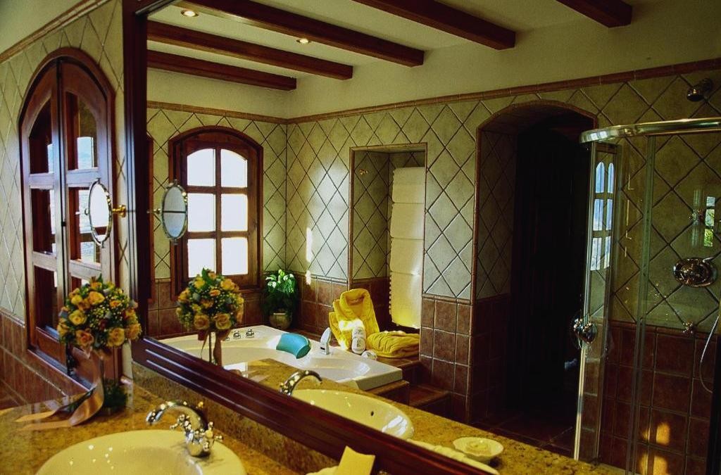 ¡Bienestar en los Pirineos! Tu estancia en La Seu d'Urgell con acceso al spa - El Castell de Ciutat
