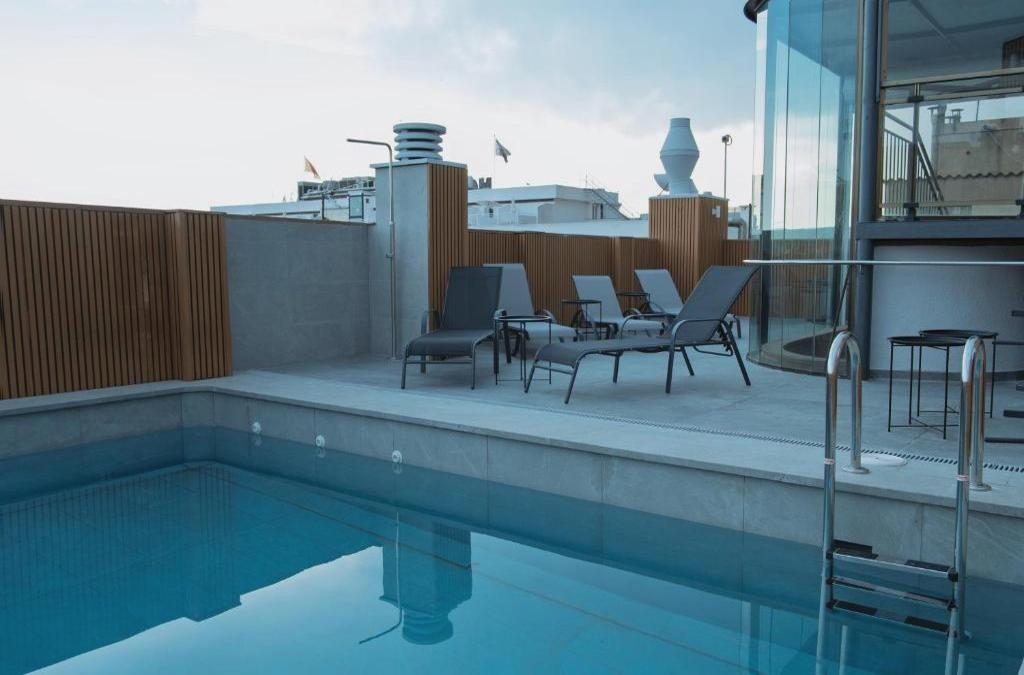 Descubre el lado más chic de Lloret: suites con estilo