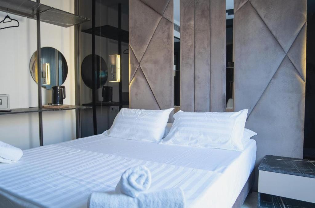 Descubre el lado más chic de Lloret: suites con estilo - Hotel Mefolinkel Suits