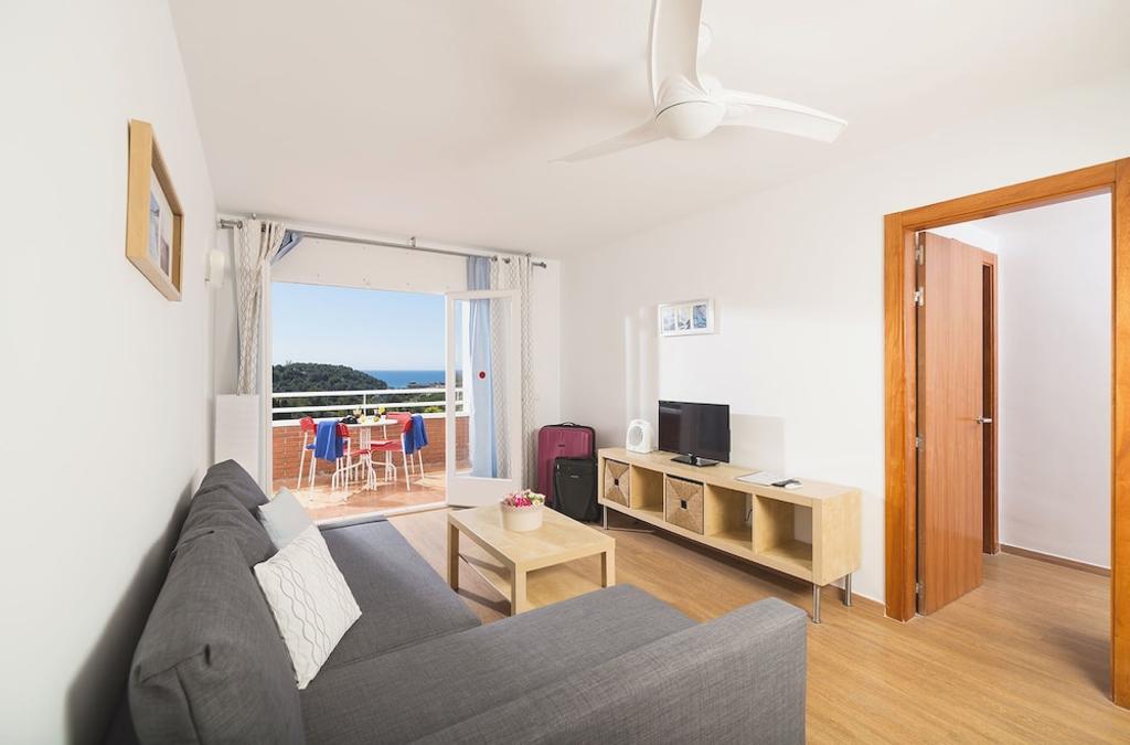 Getaway , located in Lloret de Mar (Costa Brava), in apartments with Breakfasts