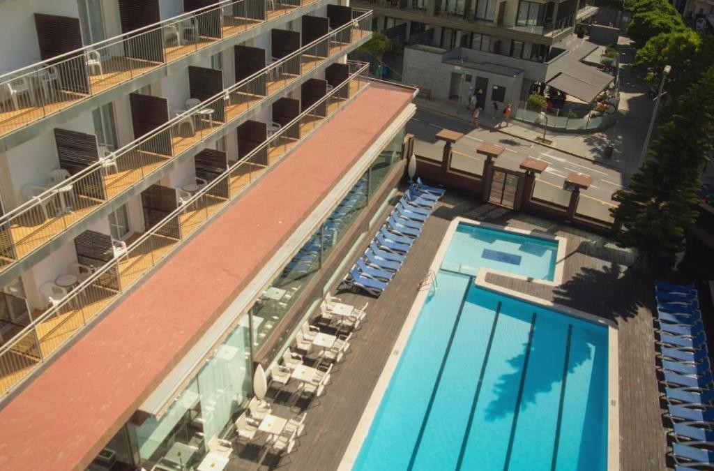 ¡Adults Recommended! Verano en Lloret de Mar con hotel 4* - The Place Mariner by ALEGRIA (Adults Only)