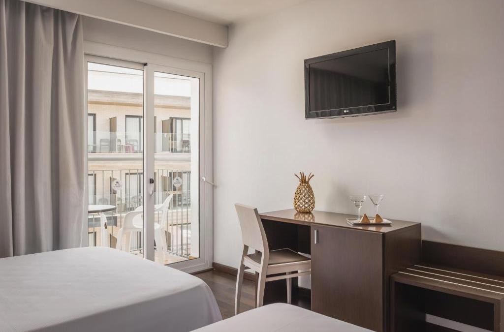 ¡Adults Recommended! Verano en Lloret de Mar con hotel 4* - The Place Mariner by ALEGRIA (Adults Only)