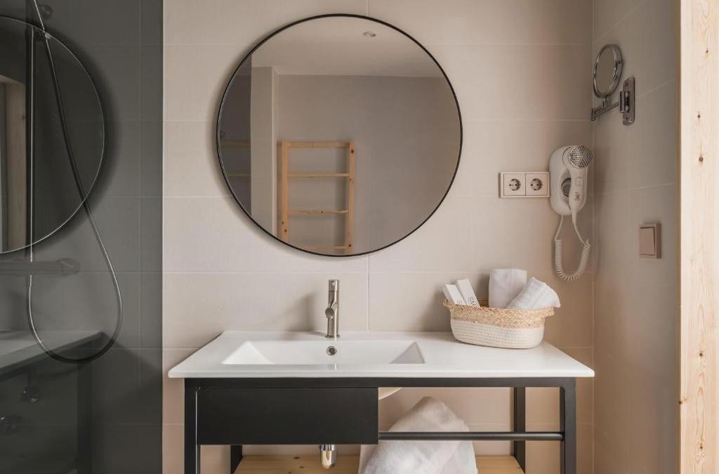 ¡Adults Recommended! Verano en Lloret de Mar con hotel 4* - The Place Mariner by ALEGRIA (Adults Only)