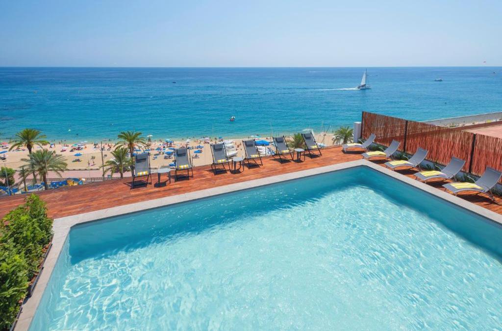 ¡Cierre de temporada! Adults Only y 4* en Lloret de Mar a pie de playa