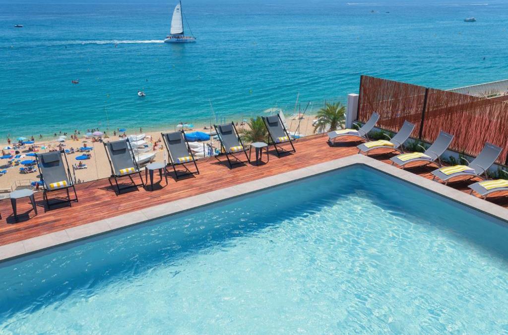 ¡Cierre de temporada! Adults Only y 4* en Lloret de Mar a pie de playa