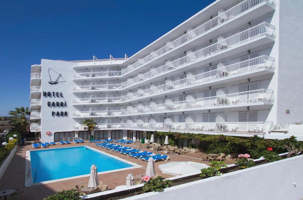 Mergulhe na diversão em Lloret de Mar: hotel 4* com escorregas aquáticos