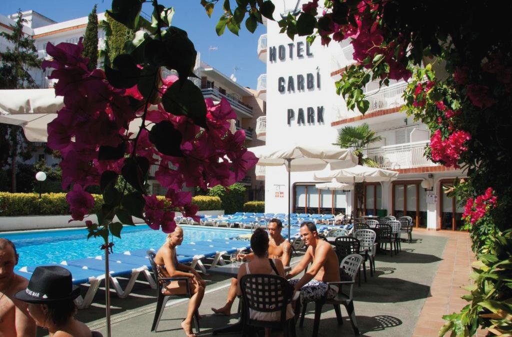 Mergulhe na diversão em Lloret de Mar: hotel 4* com escorregas aquáticos