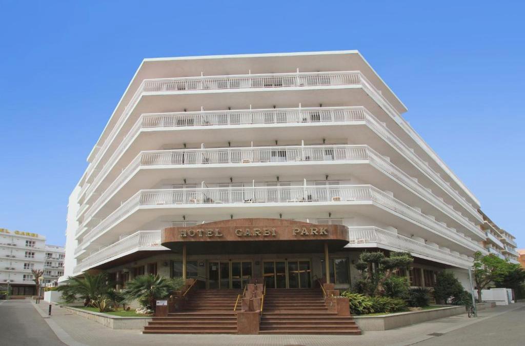 Mergulhe na diversão em Lloret de Mar: hotel 4* com escorregas aquáticos