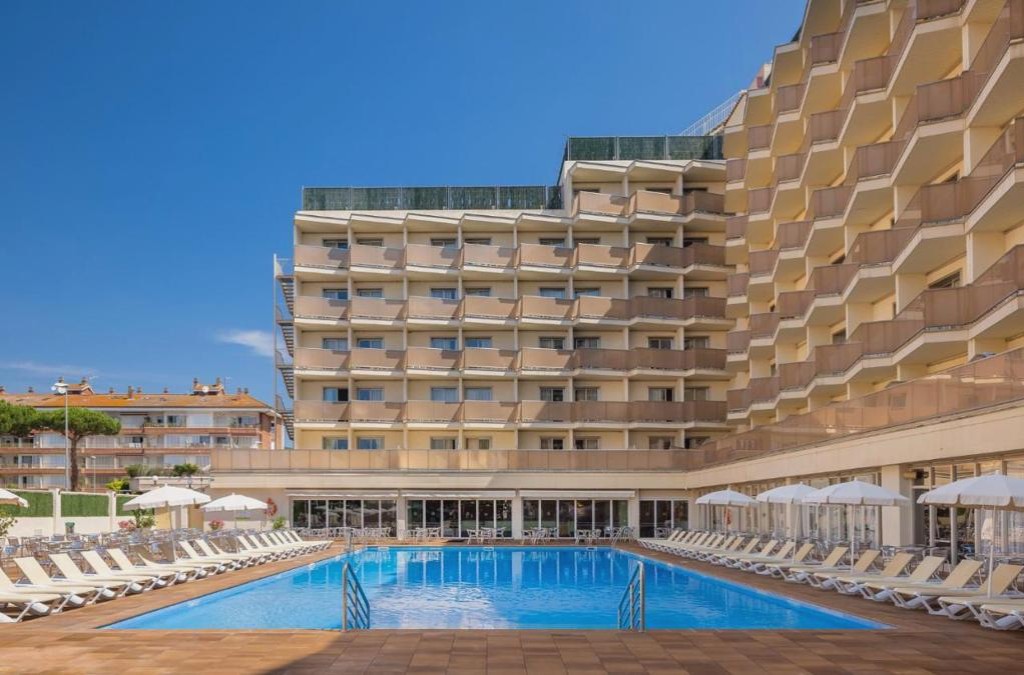 Hotel 4* recién reformado en la Costa Brava a solo 100 metros de la playa