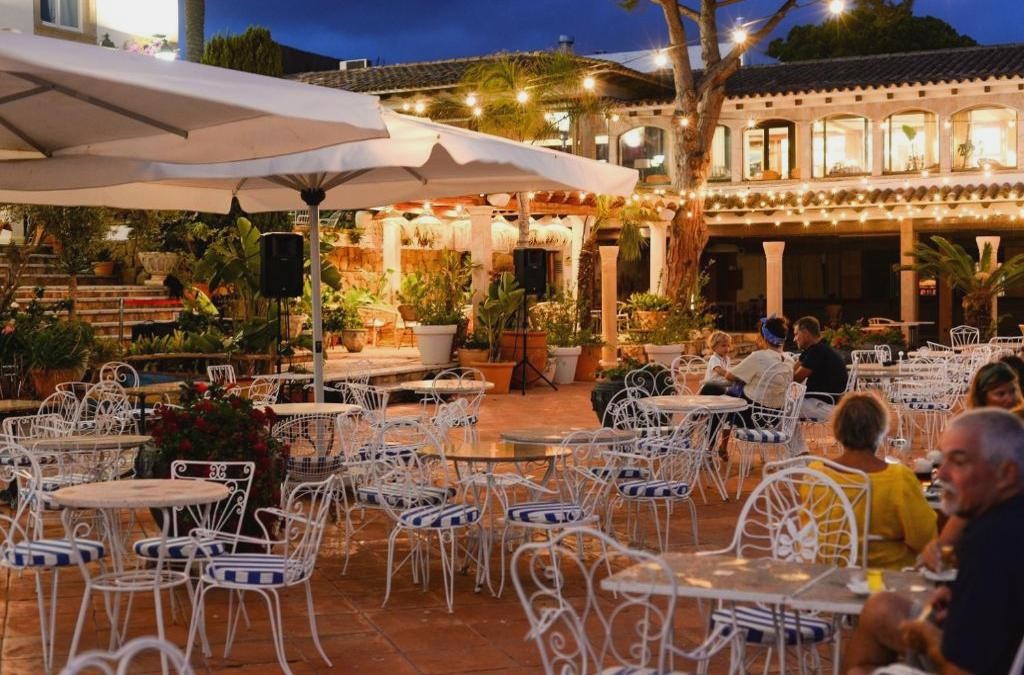 Unwind in Lloret de Mar! 4-star comfort on the Costa Brava