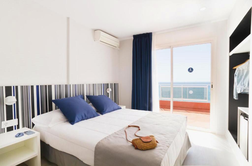Wake up to the sound of the waves in Malgrat de Mar