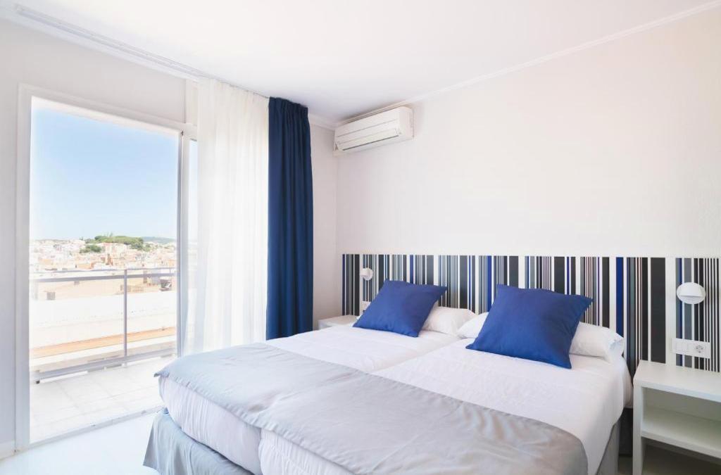 Wake up to the sound of the waves in Malgrat de Mar