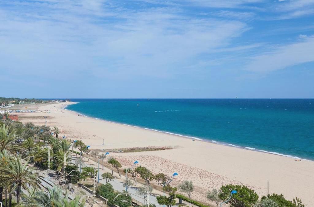 Wake up to the sound of the waves in Malgrat de Mar