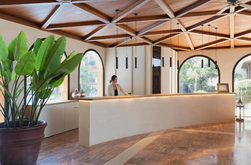 ¡Desconecta en Malgrat de Mar con yoga, Tai-Chi y zona solo adultos!