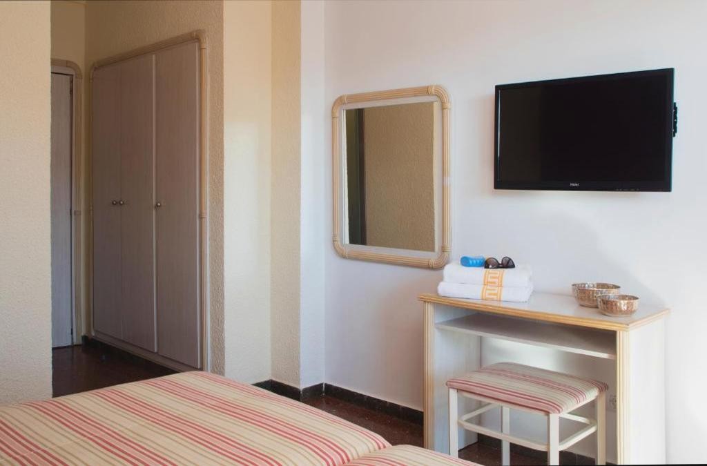 ¡Desconecta en Malgrat de Mar con yoga, Tai-Chi y zona solo adultos! - Hotel Luna Park Yoga and Spa