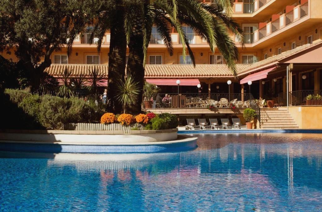 ¡Desconecta en Malgrat de Mar con yoga, Tai-Chi y zona solo adultos! - Hotel Luna Park Yoga and Spa