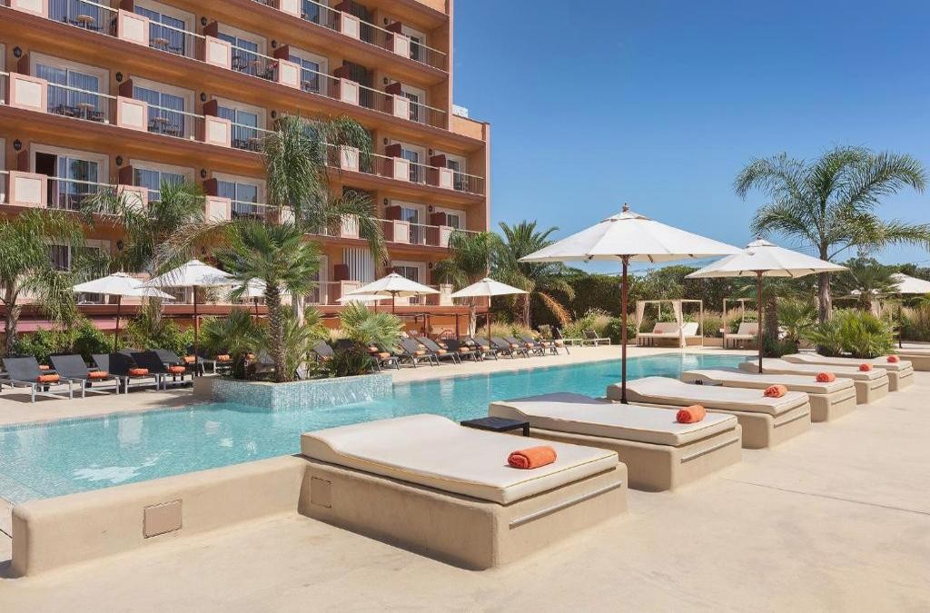 ¡Desconecta en Malgrat de Mar con yoga, Tai-Chi y zona solo adultos! - Hotel Luna Park Yoga and Spa
