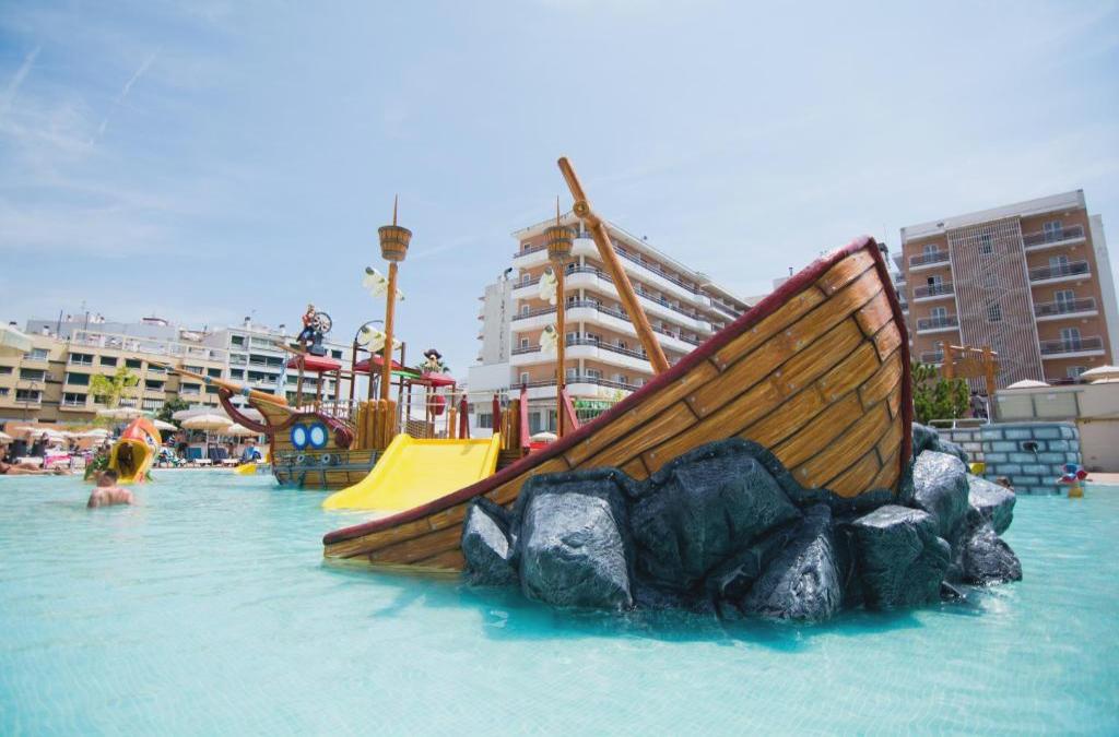 ¡Este Halloween, los peques viajan con descuento! Escápate a Malgrat de Mar - Hotel Sorra Daurada Splash