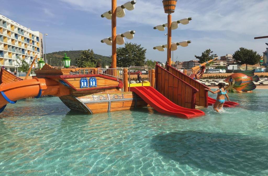 ¡Este Halloween, los peques viajan con descuento! Escápate a Malgrat de Mar - Hotel Sorra Daurada Splash