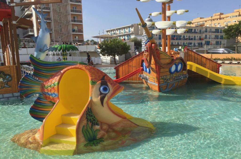 ¡Este Halloween, los peques viajan con descuento! Escápate a Malgrat de Mar - Hotel Sorra Daurada Splash