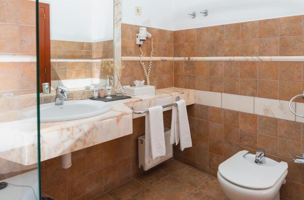 ¡Sumérgete en el paraíso termal de la Costa Dorada! Hotel 4* con Aquatonic incluido - Hotel Termes Montbrió