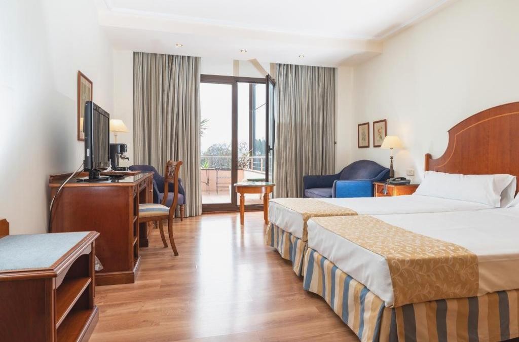 ¡Sumérgete en el paraíso termal de la Costa Dorada! Hotel 4* con Aquatonic incluido - Hotel Termes Montbrió
