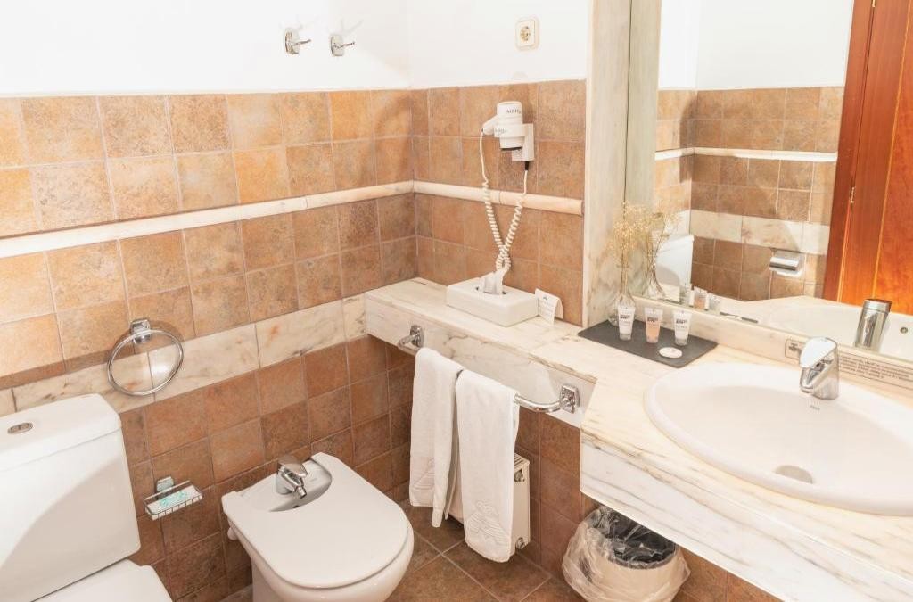 ¡Sumérgete en el paraíso termal de la Costa Dorada! Hotel 4* con Aquatonic incluido - Hotel Termes Montbrió