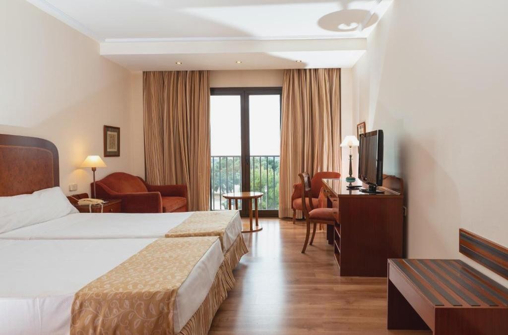 ¡Sumérgete en el paraíso termal de la Costa Dorada! Hotel 4* con Aquatonic incluido - Hotel Termes Montbrió
