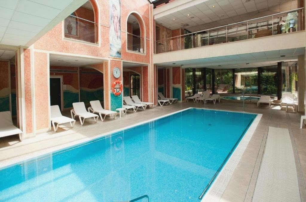 ¡Sumérgete en el paraíso termal de la Costa Dorada! Hotel 4* con Aquatonic incluido - Hotel Termes Montbrió