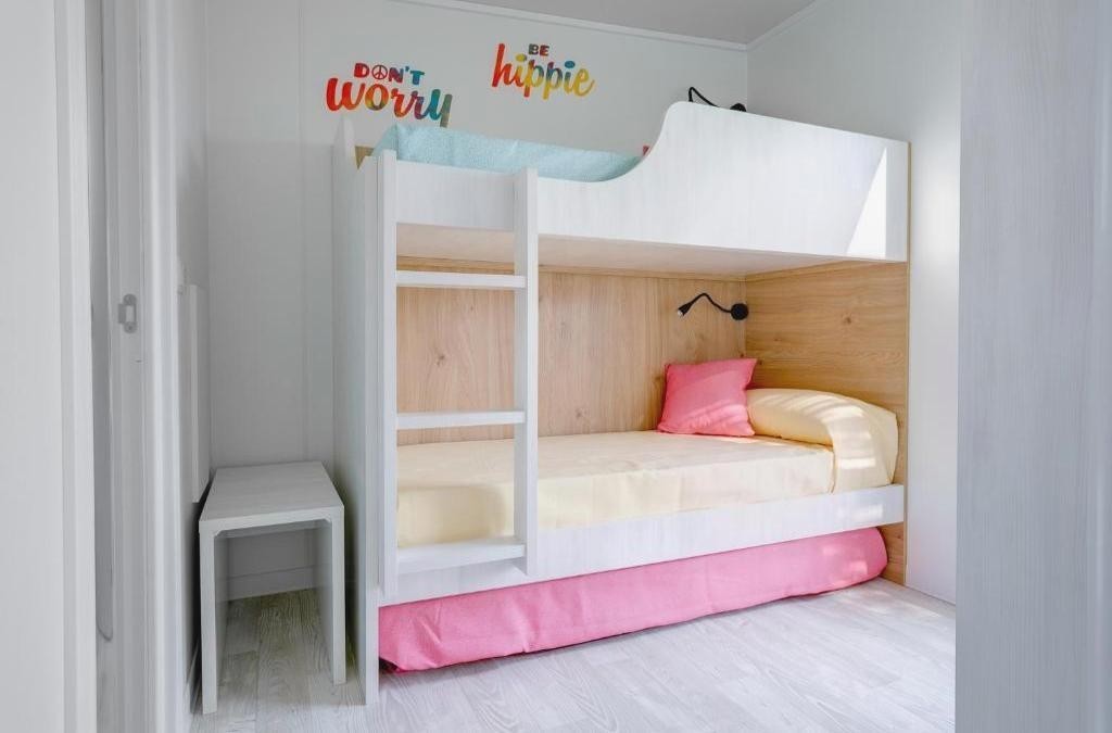 Mucho más que un camping: tu cabaña con estilo frente al Mediterráneo - Alannia Els Prats