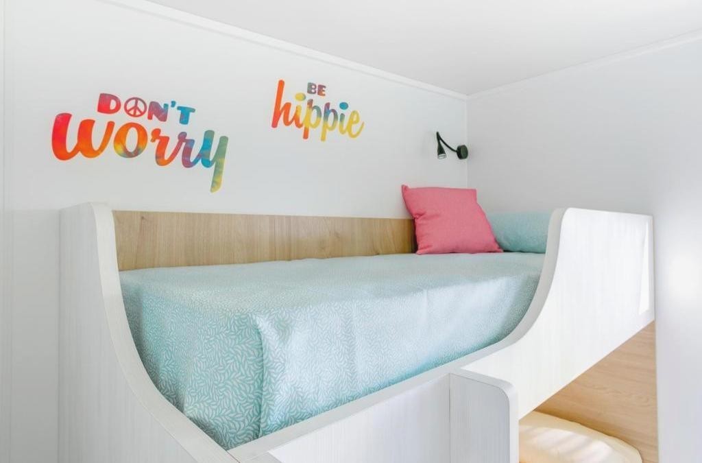 Mucho más que un camping: tu cabaña con estilo frente al Mediterráneo - Alannia Els Prats