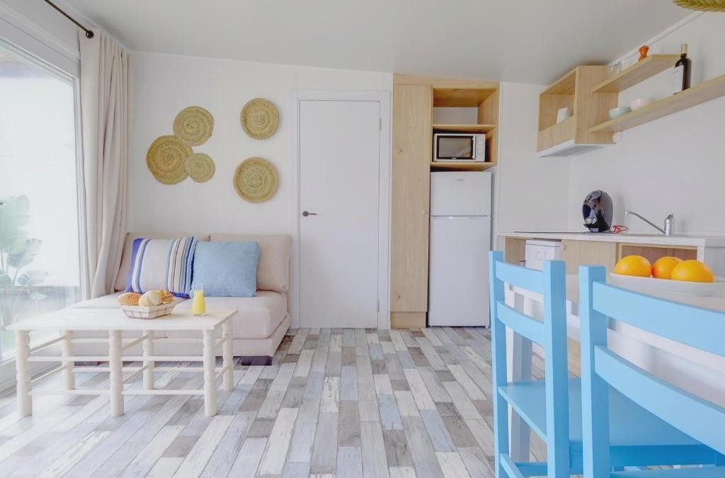 Mucho más que un camping: tu cabaña con estilo frente al Mediterráneo - Alannia Els Prats