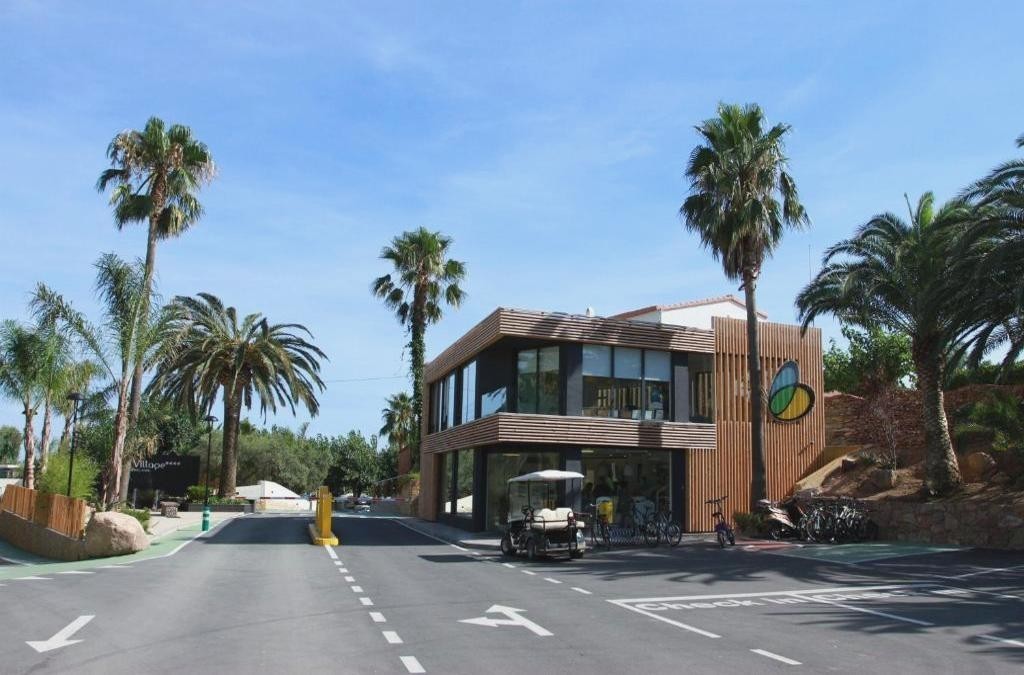 Mucho más que un camping: tu cabaña con estilo frente al Mediterráneo - Alannia Els Prats