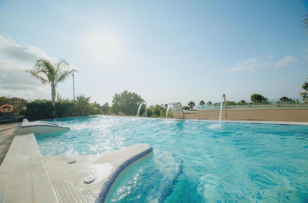 Mucho más que un camping: tu cabaña con estilo frente al Mediterráneo - Alannia Els Prats