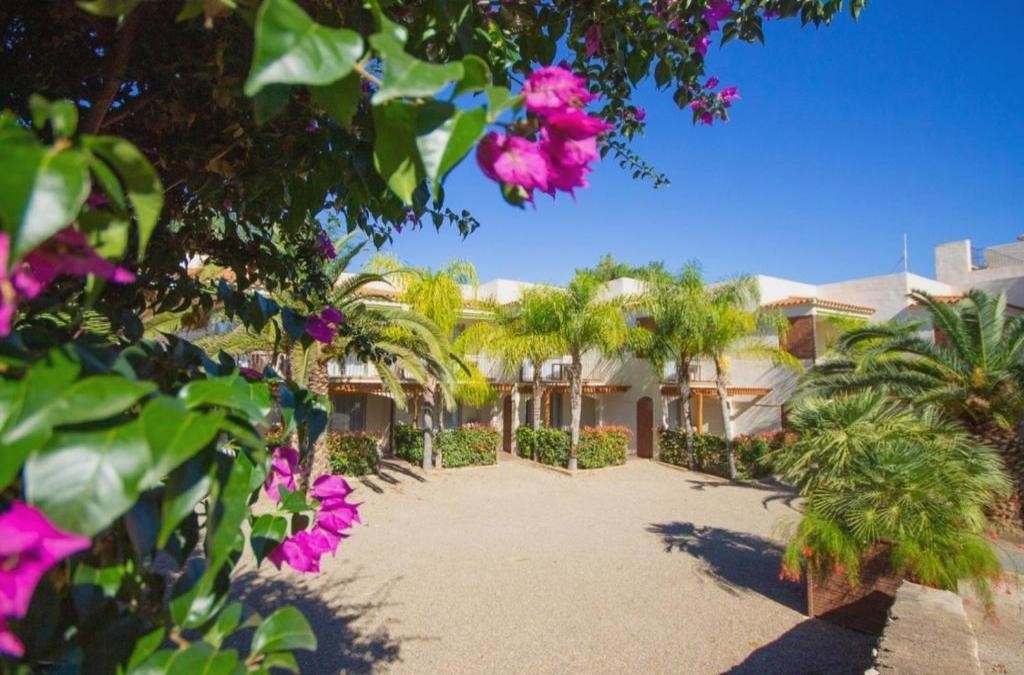 Mucho más que un camping: tu cabaña con estilo frente al Mediterráneo - Alannia Els Prats