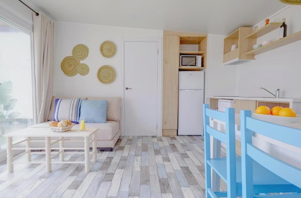 Mucho más que un camping: tu cabaña con estilo frente al Mediterráneo - Alannia Els Prats