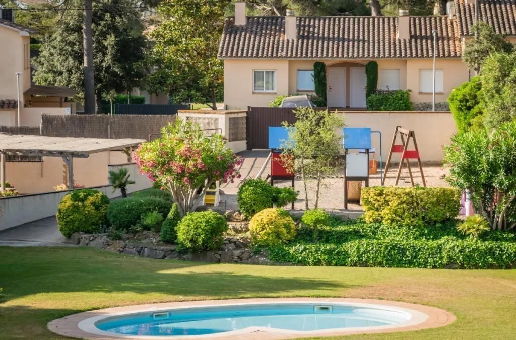Descubre Pals desde un apartamento junto a la Costa Brava