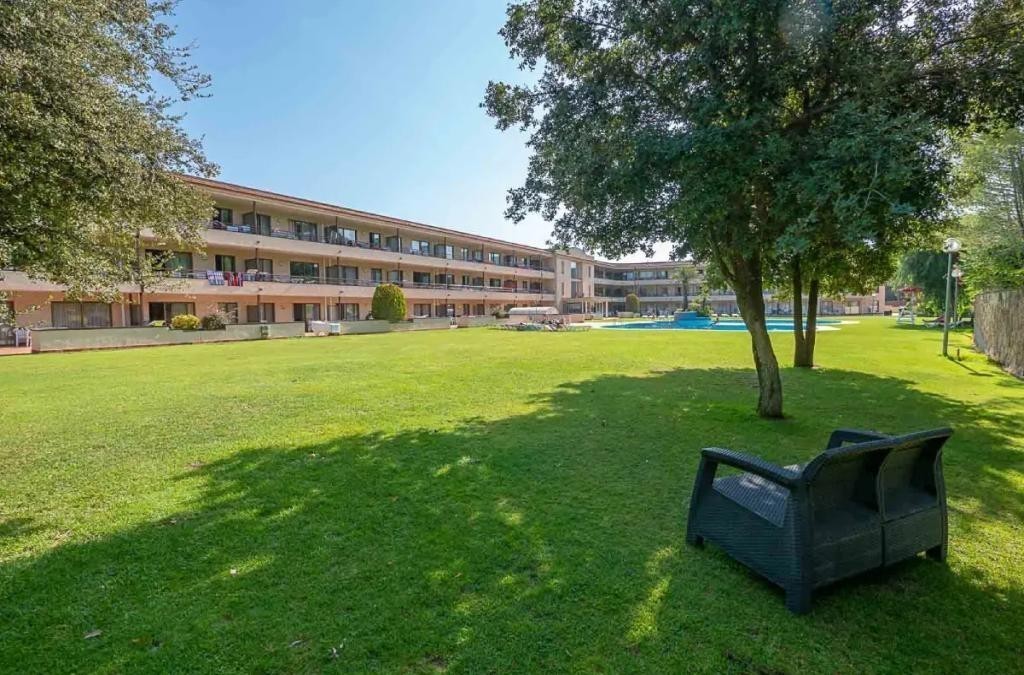 Descubre Pals desde un apartamento junto a la Costa Brava