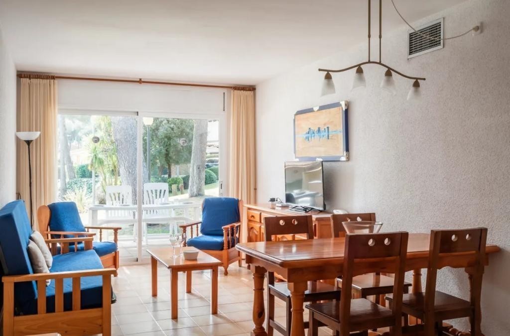 Descubre Pals desde un apartamento junto a la Costa Brava