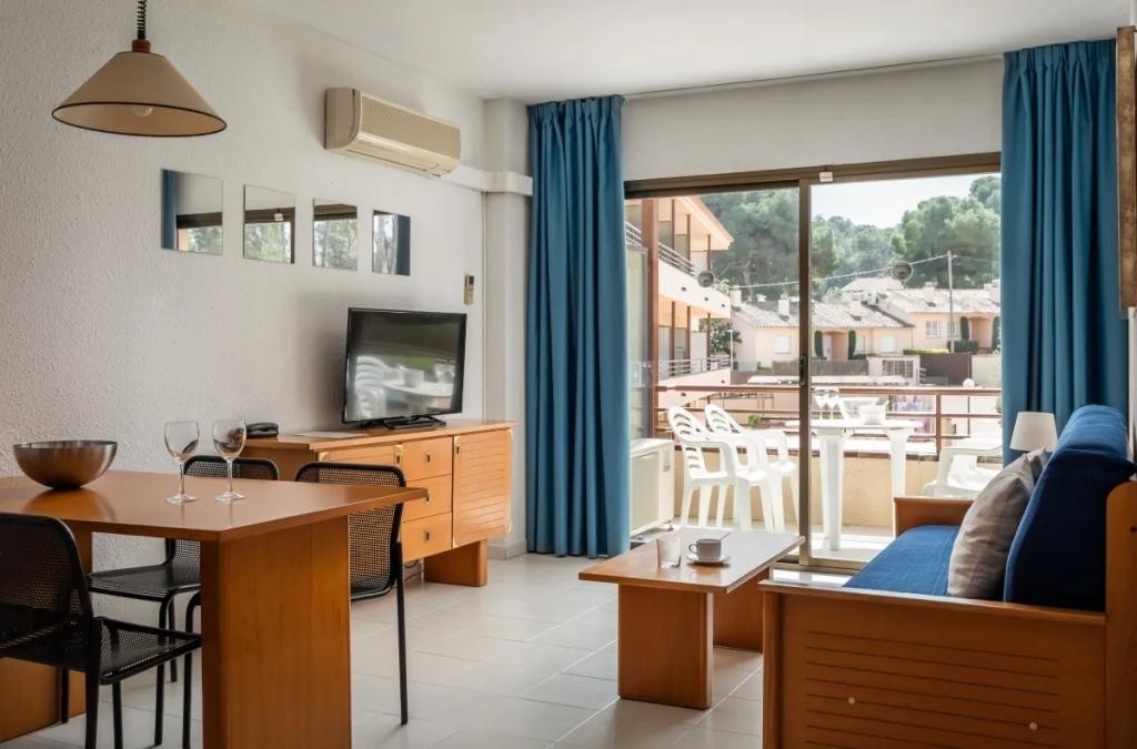 Descubre Pals desde un apartamento junto a la Costa Brava
