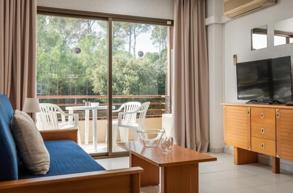 Descubre Pals desde un apartamento junto a la Costa Brava