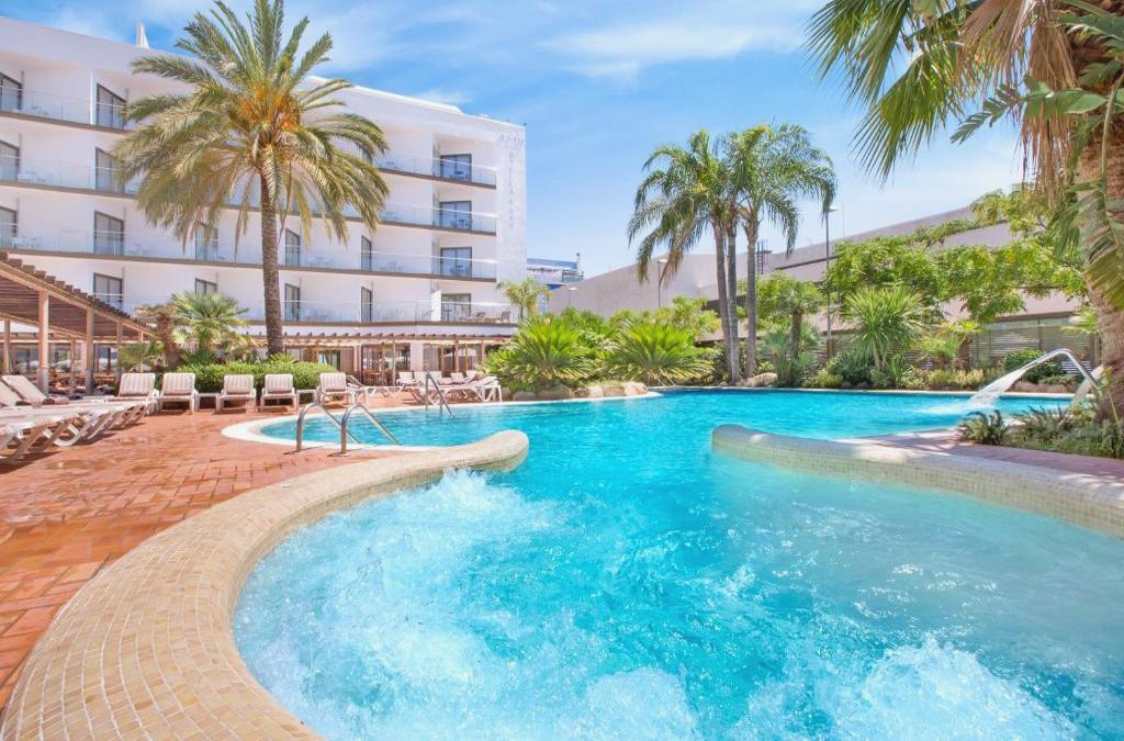 Disfruta de Pineda de Mar en hotel 4* Adults Recommended