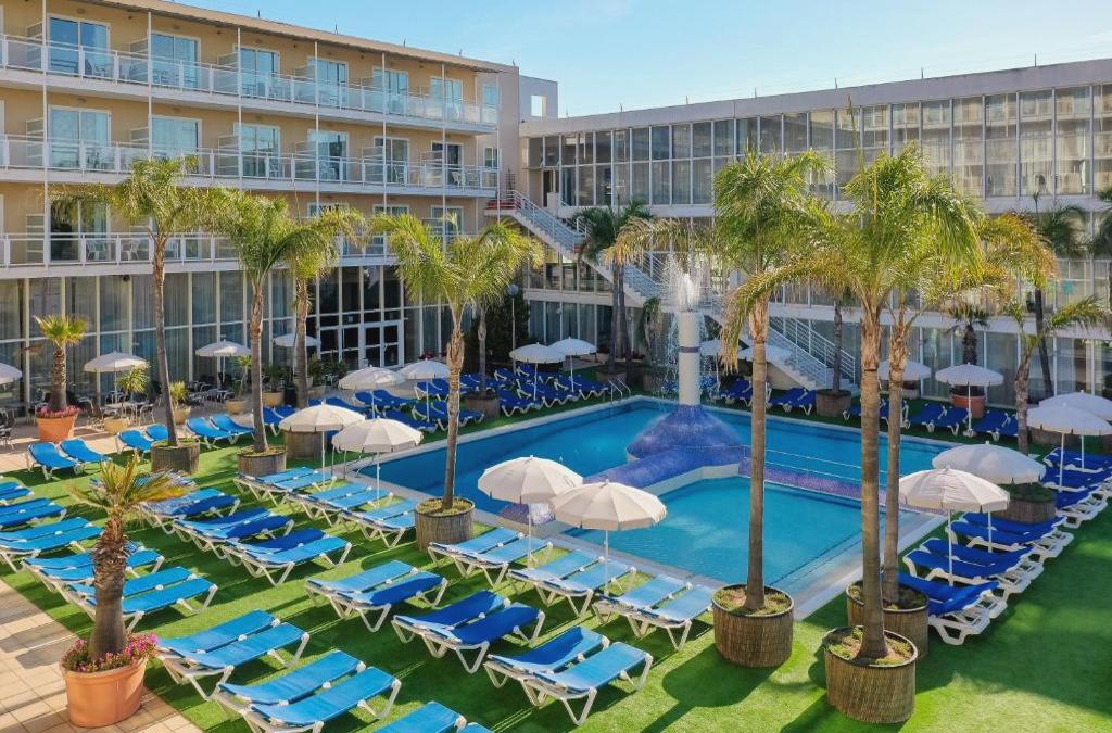 From Platja d’Aro, experience the full essence of the Costa Brava in a 4* hotel