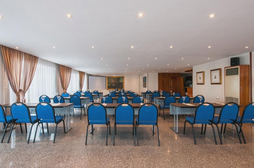 Semana Santa en Reus con posibilidad de Port Aventura y ferrari land - Hotel Gaudi